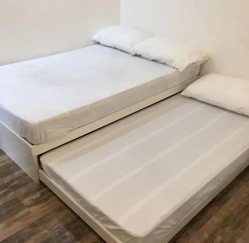 Apartment Renovated 2br 2tb Wifi/netflix Very Near Mall Qc Manila