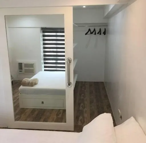 Apartment Renovated 2br 2tb Wifi/netflix Very Near Mall Qc *