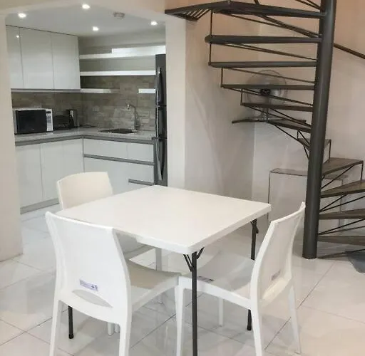 Renovated 2br 2tb Wifi/netflix Very Near Mall Qc * Manila