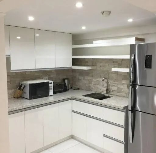 Renovated 2br 2tb Wifi/netflix Very Near Mall Qc Apartment *