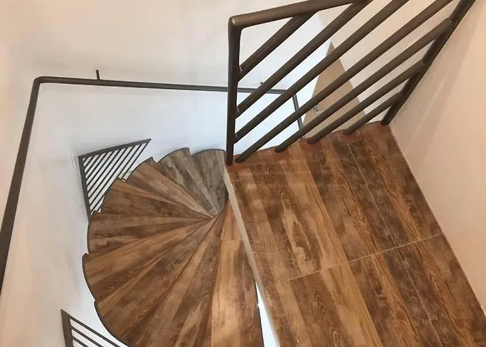 Apartment Renovated 2br 2tb Wifi/netflix Very Near Mall Qc *