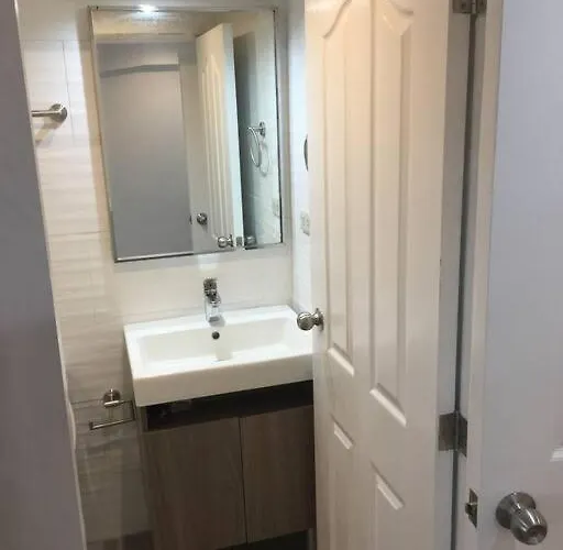 Renovated 2br 2tb Wifi/netflix Very Near Mall Qc Apartment *